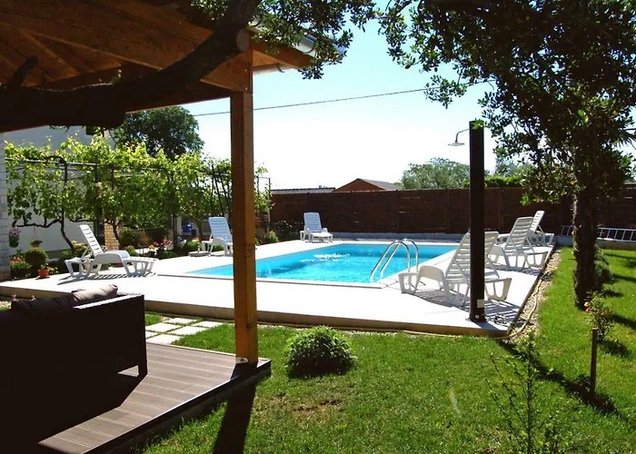 Filipovic With Pool Апартаменты Биоград-на-Мору