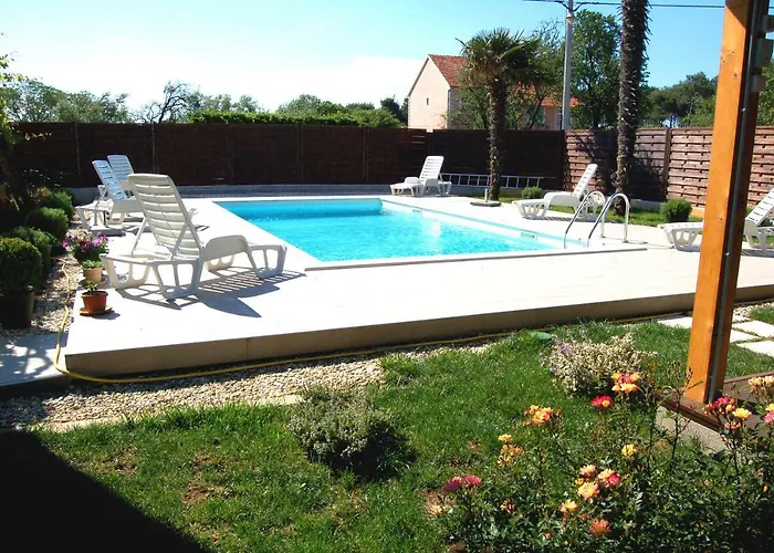 Апартаменты Filipovic With Pool Биоград-на-Мору