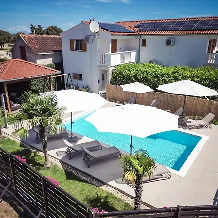 Filipovic With Pool Διαμέρισμα *