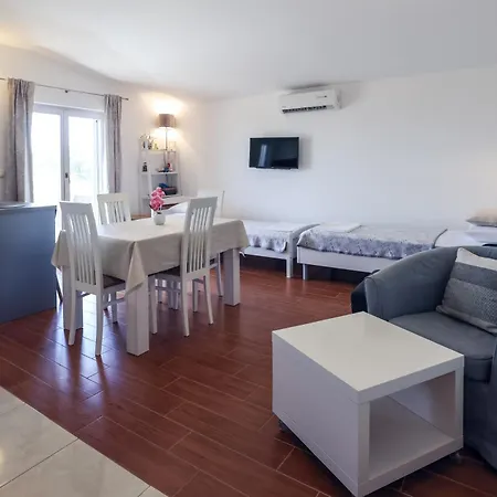Διαμέρισμα Filipovic With Pool Biograd Na Moru