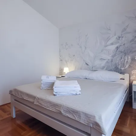 Filipovic With Pool Apartamento *