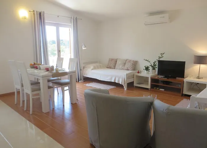 דירה Filipovic With Pool